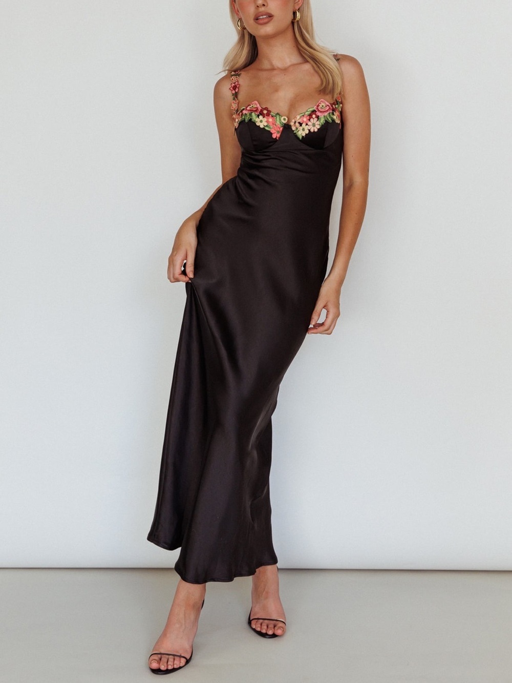 Selfie Leslie Rose Garden Floral Appliqué Midi Dress Black Size Medium NWT New